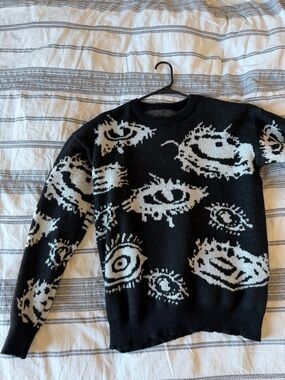 Black & White Eye-Pattern knit Crewneck Sweater